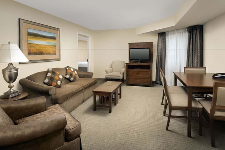 Room 2 of 33