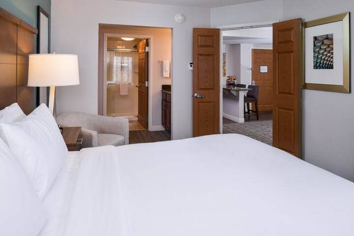 Room 6 of 42