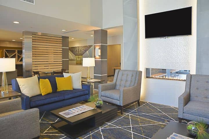 Lobby lounge