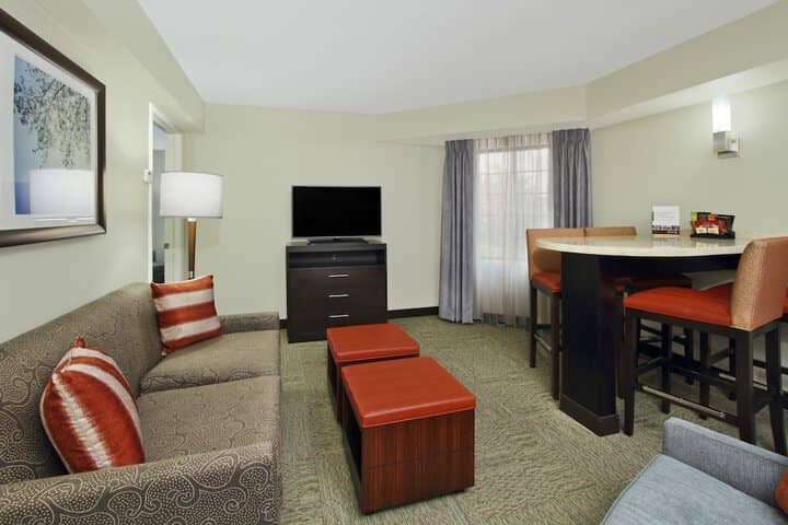 Room 11 of 32