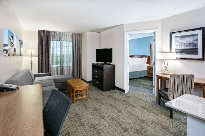 Room 4 of 25