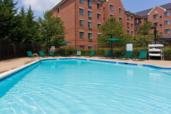 Pool 21 of 32