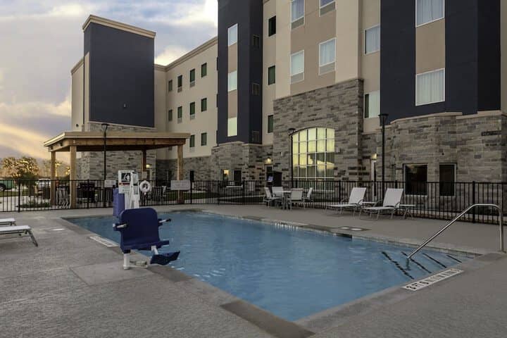 Pool 16 of 30