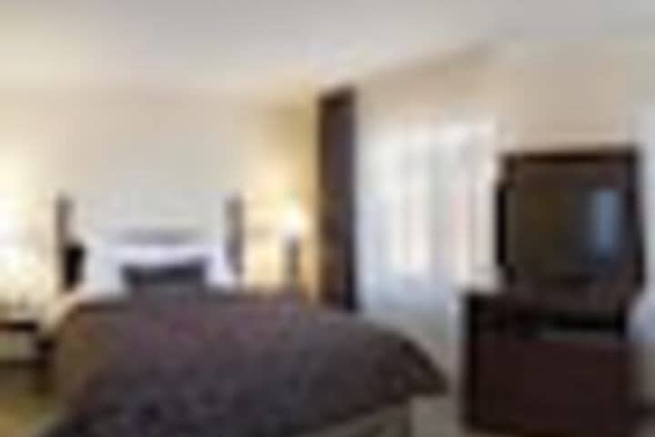 Room 8 of 90