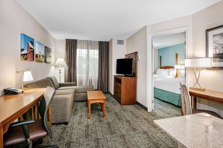 Room 6 of 25