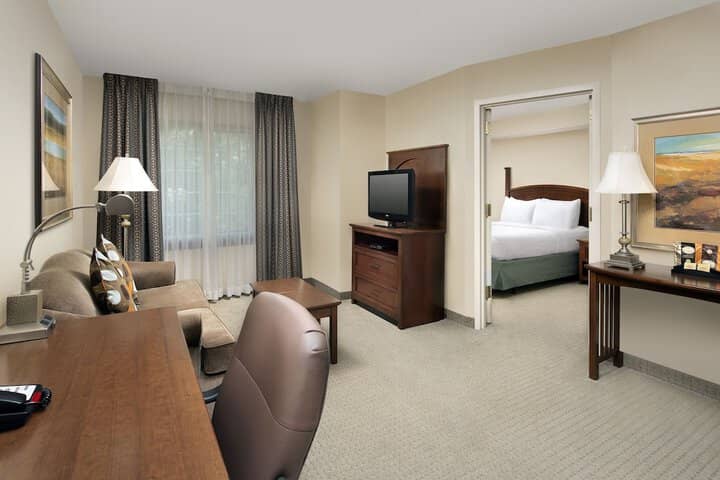 Room 6 of 33