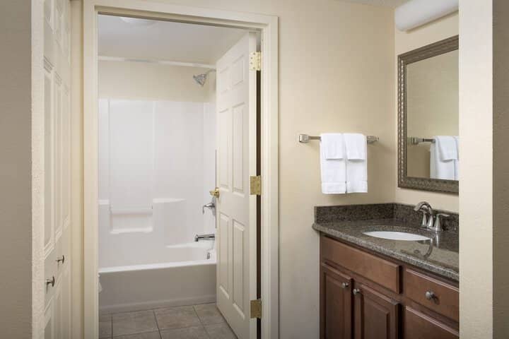 Room 14 of 33