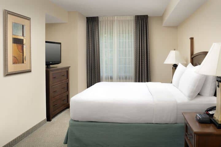 Room 4 of 33