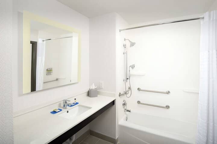 Room 15 of 33