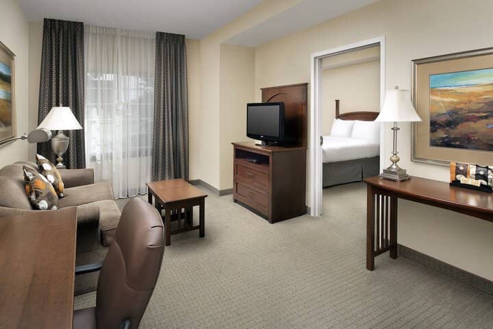 Room 9 of 33