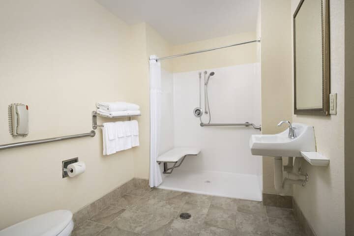 Room 16 of 33
