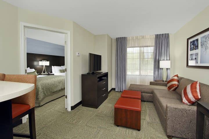 Room 10 of 32