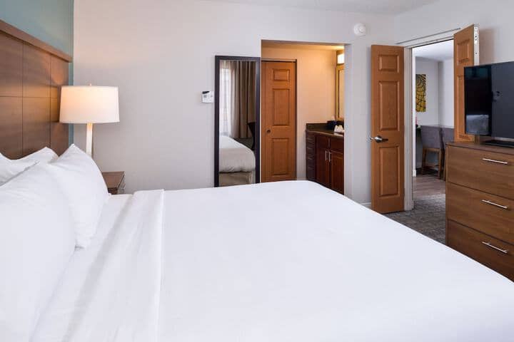 Room 9 of 42