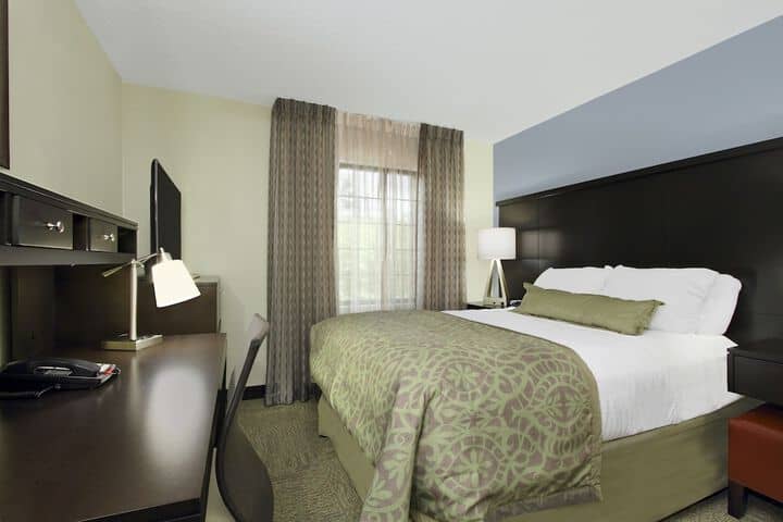 Room 6 of 32