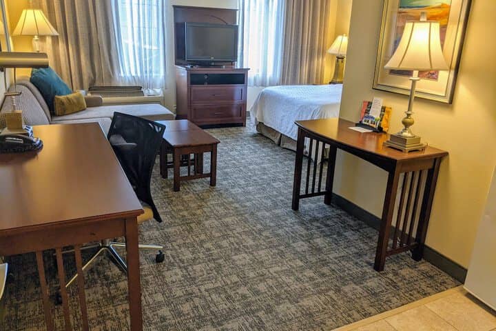 Room 27 of 90