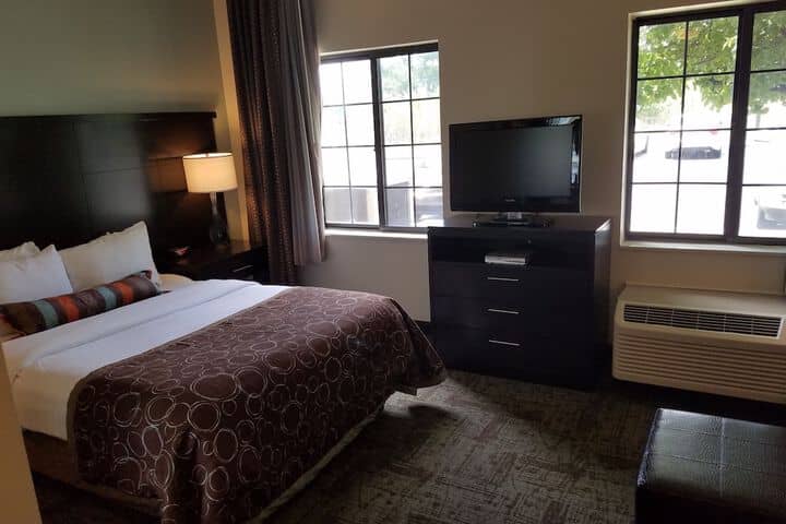 Room 3 of 91